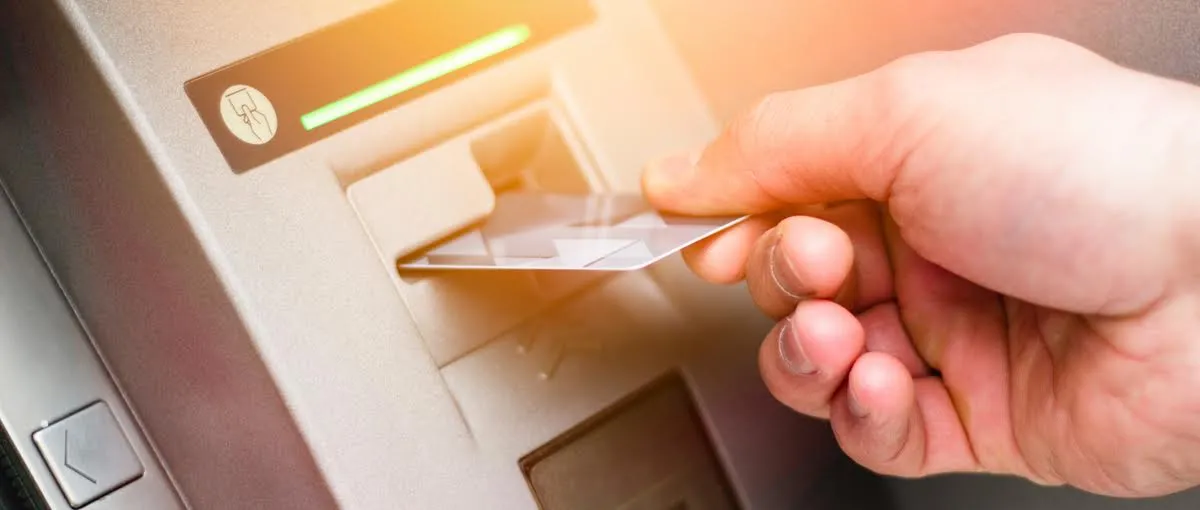 Bankomaty w Polsce, czyli mniej i rzadziej.
