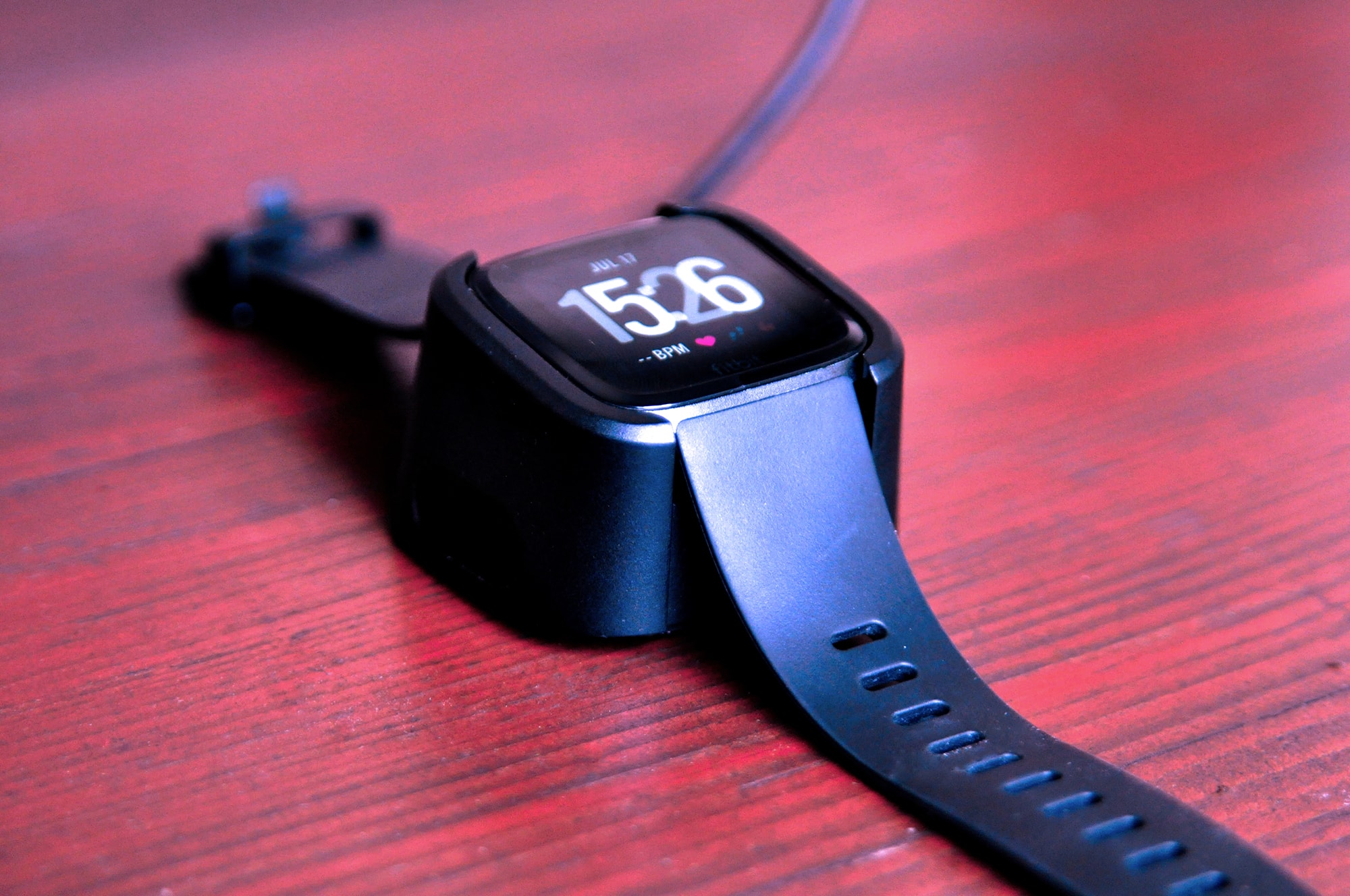 Fitbit Versa ładowarka class="wp-image-771688"