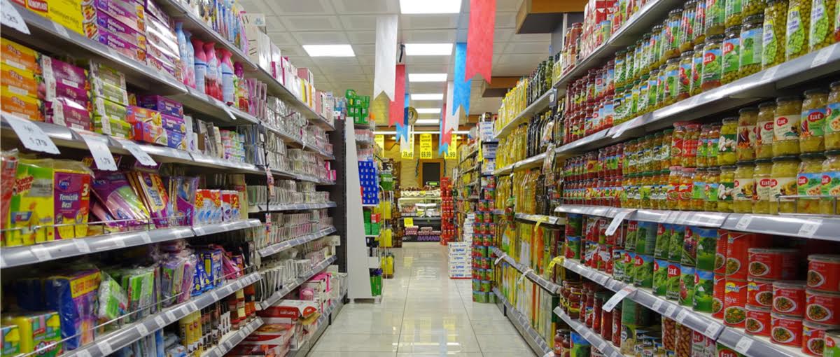 Hipermarkety z coraz mniejszą liczbą klientów.