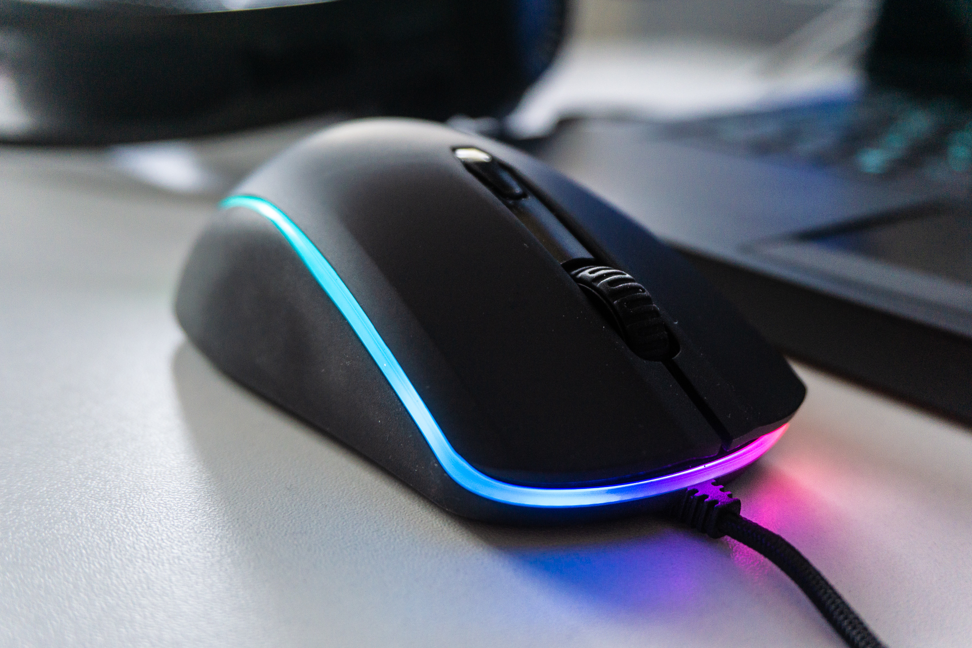 Recenzja HyperX Pulse Surge - myszka najeżona LED-ami jak choinka