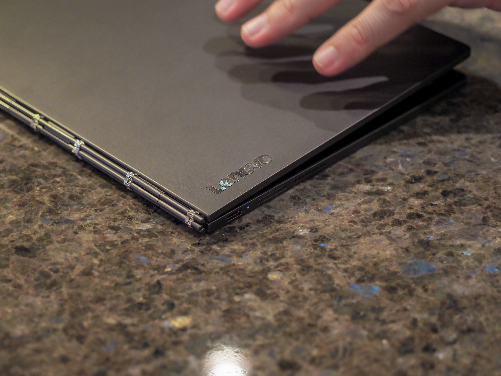 Lenovo Yoga Book C930 - pierwsze wrażenia 