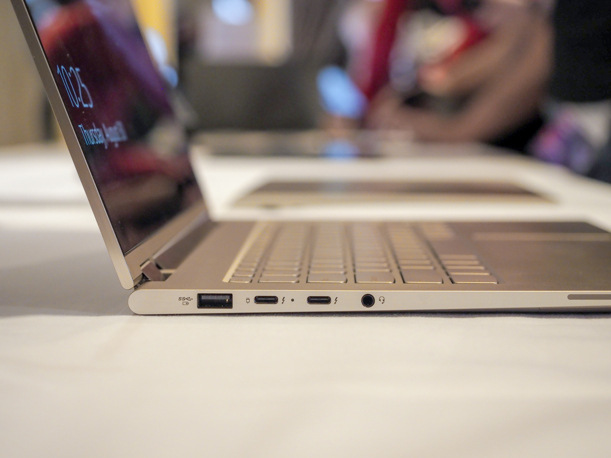 Lenovo Yoga C930 class="wp-image-794347" 