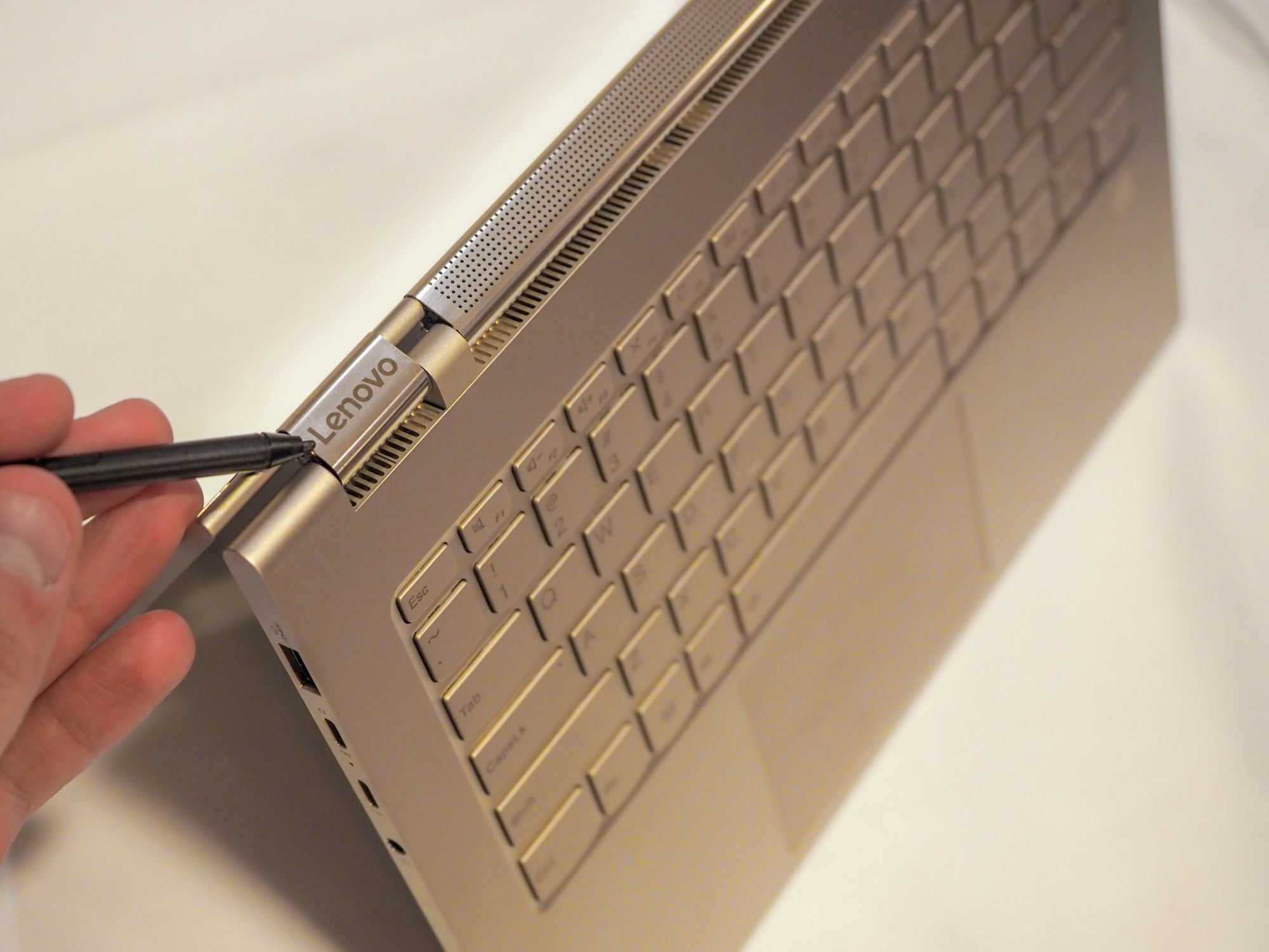 Lenovo Yoga C930 class="wp-image-794353" 
