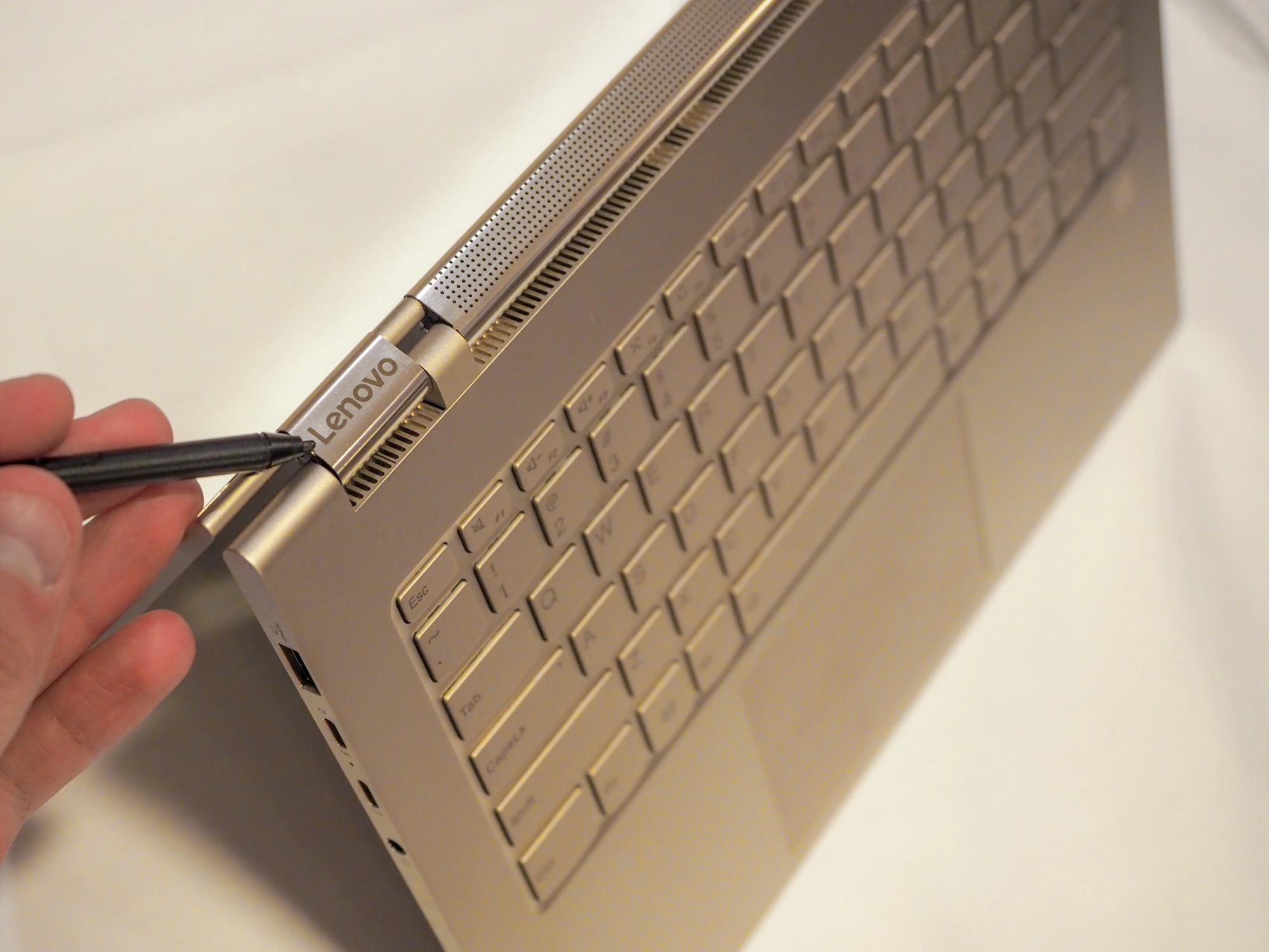Lenovo Yoga C930 class="wp-image-794353"
