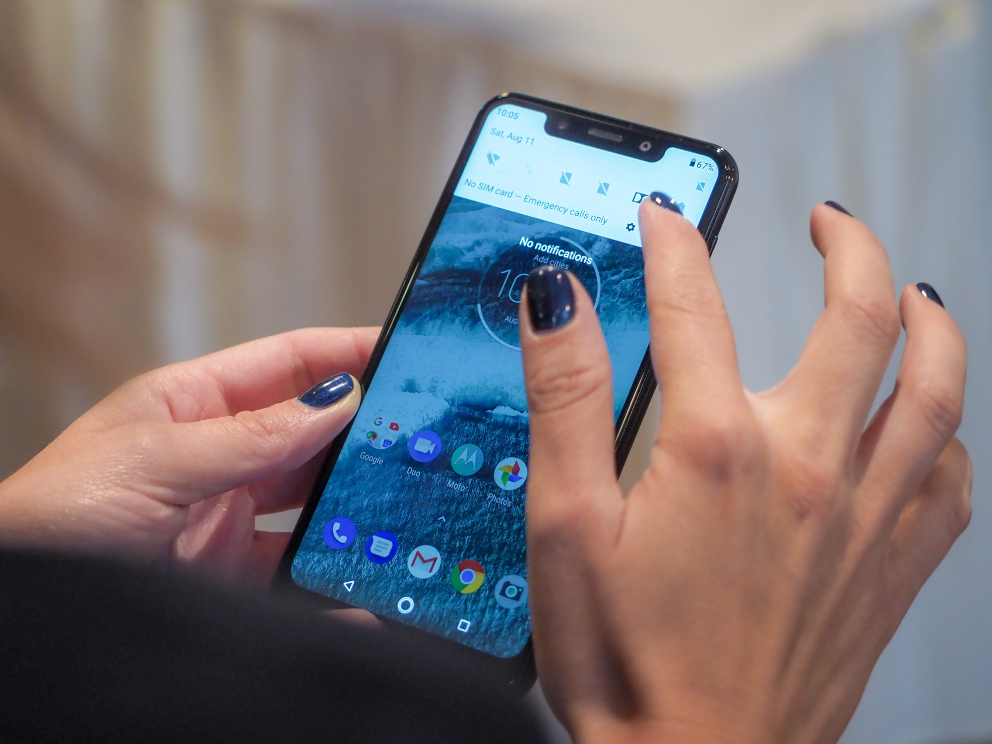 Motorola One to bezczelny klon iPhone'a X. 