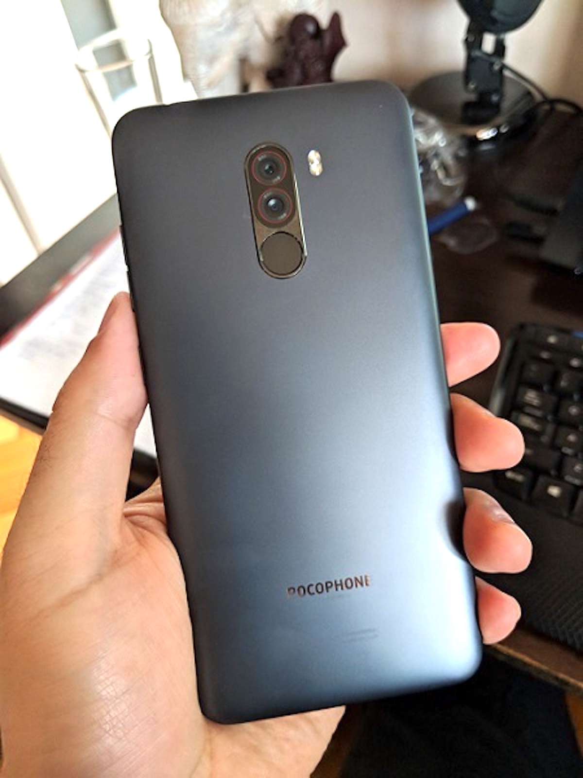 Xiaomi Pocophone F1 obudowa class="wp-image-784264" title="Xiaomi Pocophone F1 ma być najtańszym flagowcem z procesorem Snapdragon 845." 