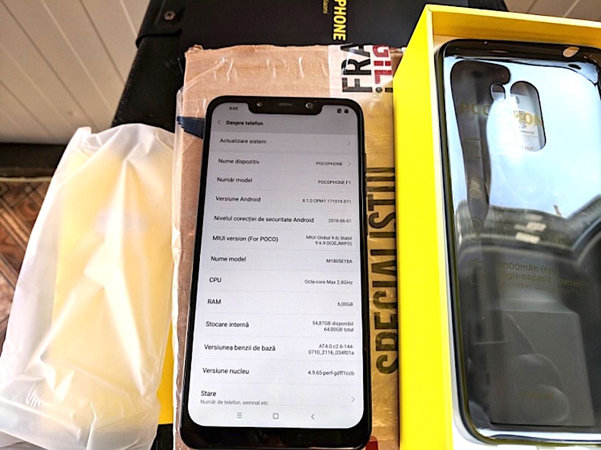 Xiaomi Pocophone F1 ekran class="wp-image-784267" title="Xiaomi Pocophone F1 - tani, potężny, elegancki smartfon dla graczy" 