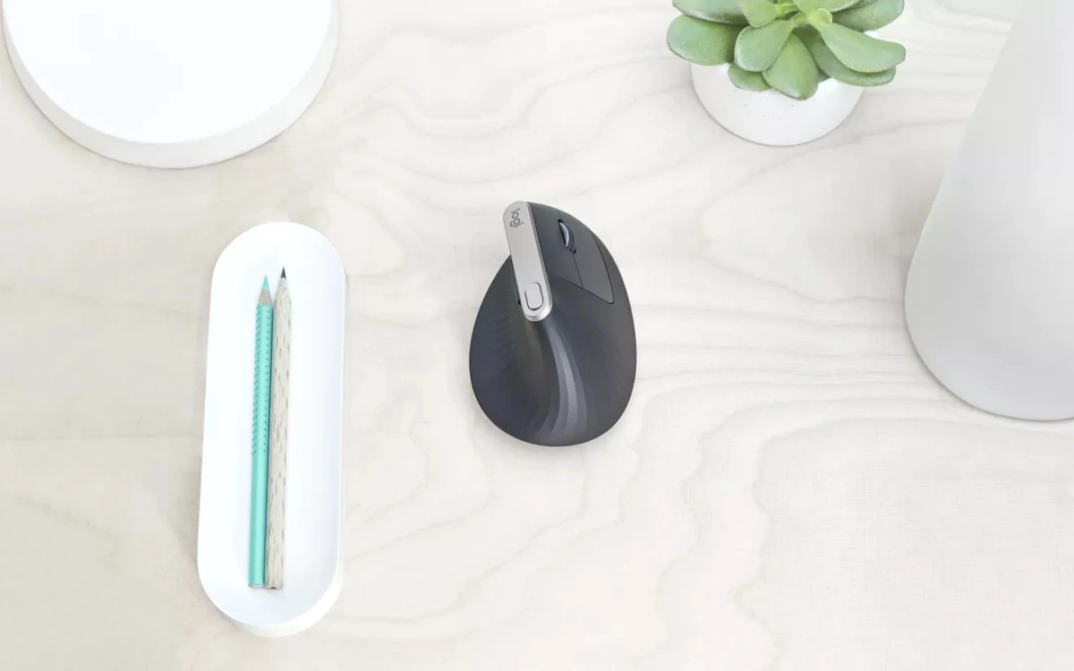 Logitech MX Vertical - nowa ergonomiczna myszka. class="wp-image-787021" title="Logitech MX Vertical - nowa ergonomiczna myszka." 