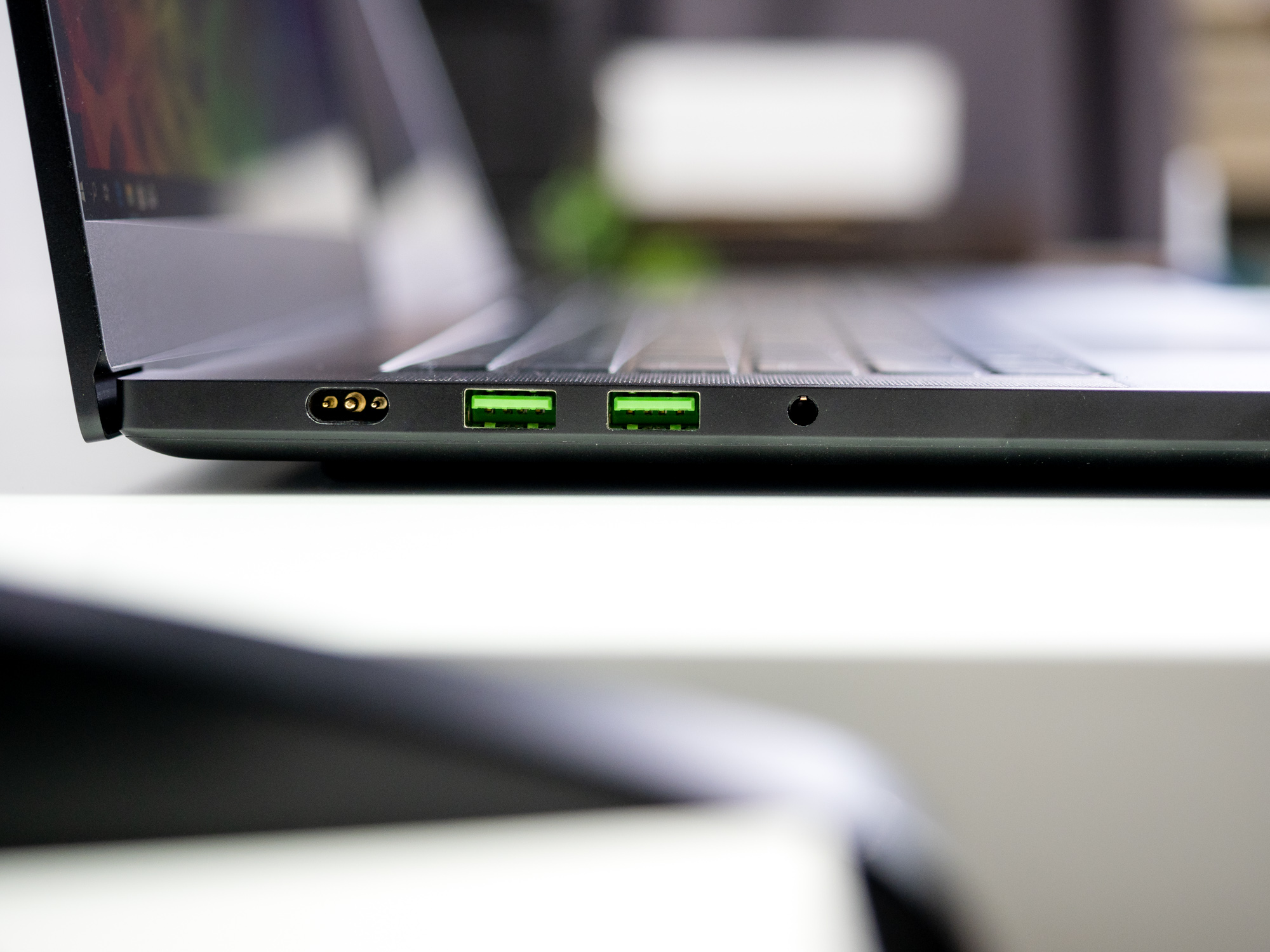 Razer Blade 15 - zestaw portów. class="wp-image-783949" 