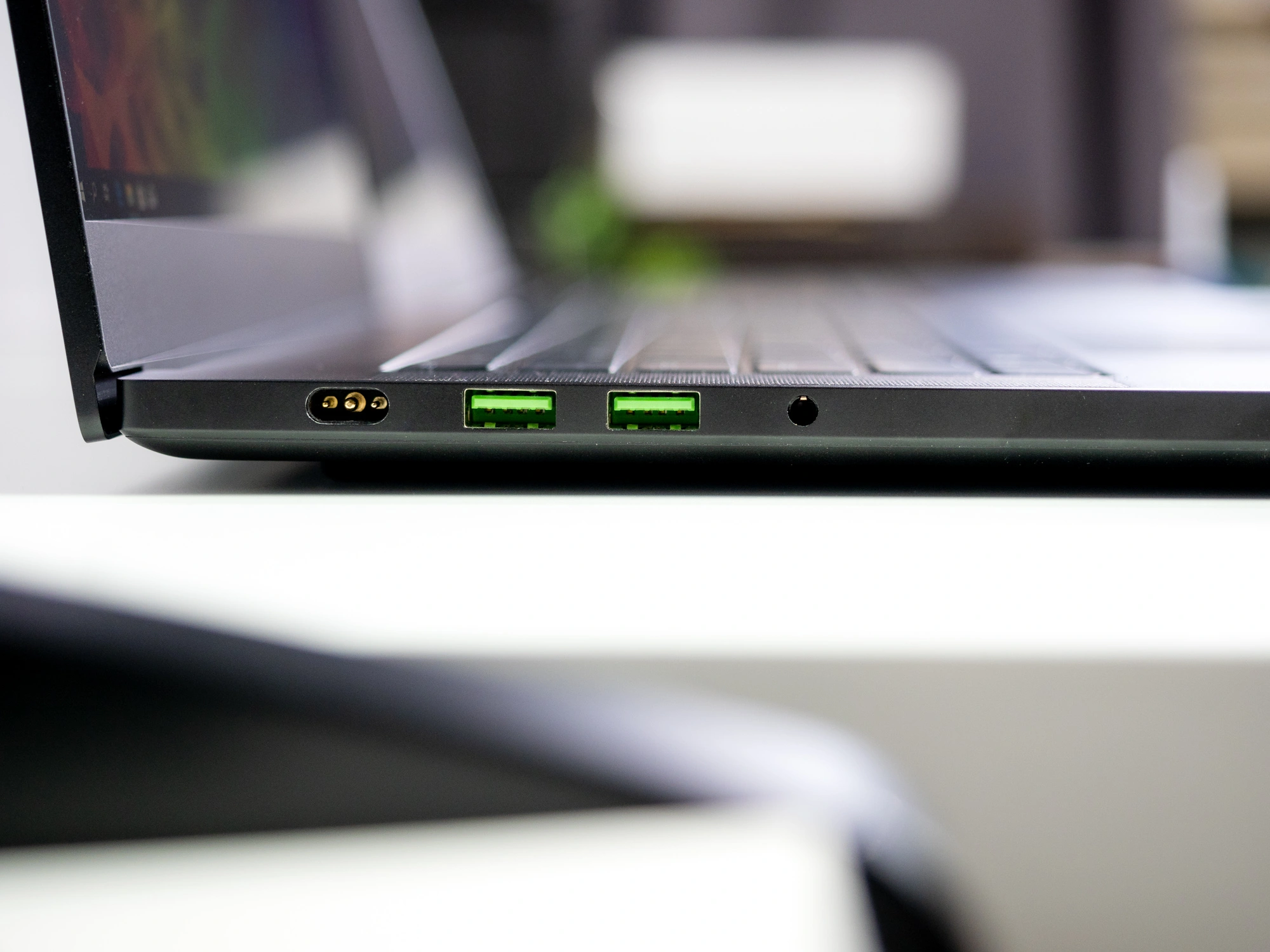 Razer Blade 15 - zestaw portów. class="wp-image-783949"