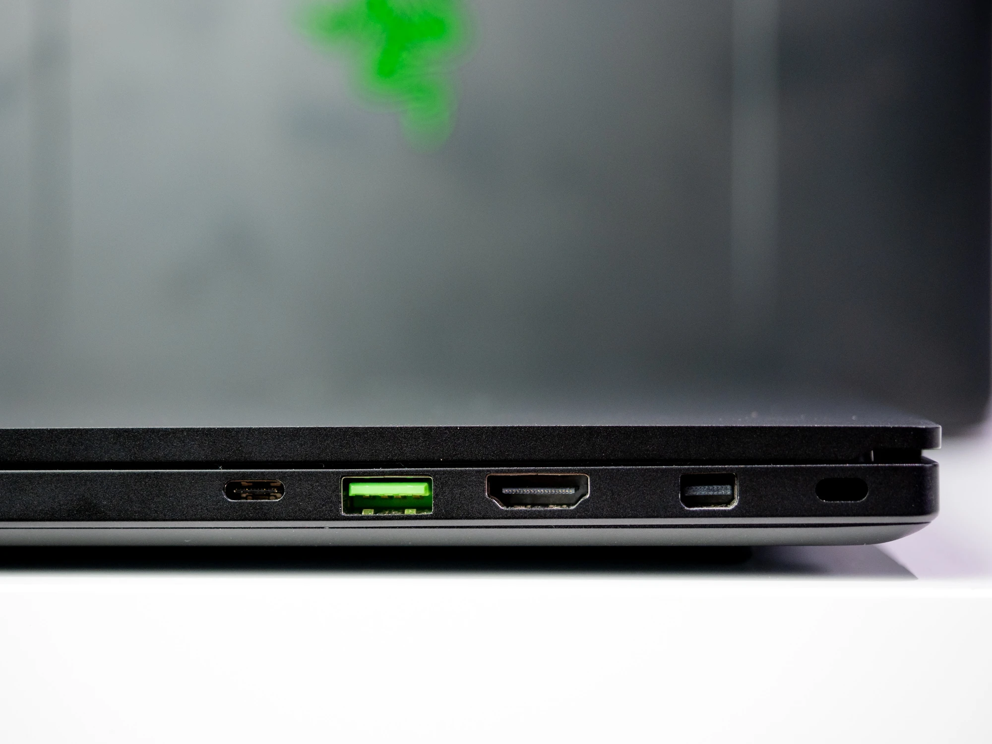 Razer Blade 15 - zestaw portów. class="wp-image-783958"