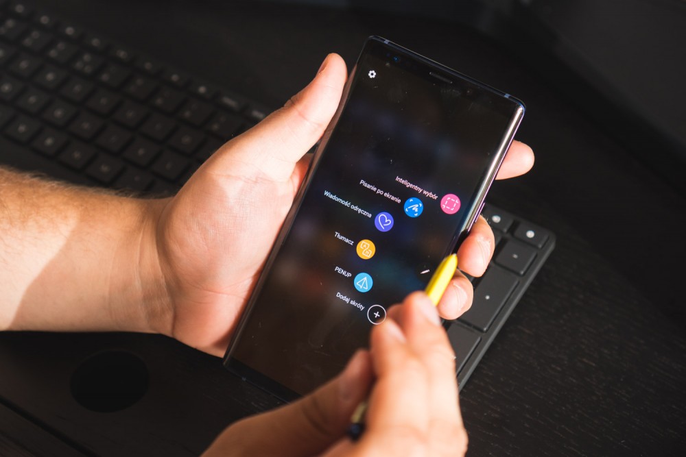 Samsung Galaxy Note 9 rysik S Pen class="wp-image-782011" title="Do czego właściwie służy rysik w Samsungu Galaxy Note 9?" 