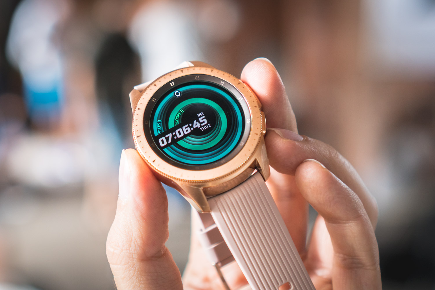 Samsung Galaxy Watch korona class="wp-image-782080" title="Samsung Galaxy Watch korona" 
