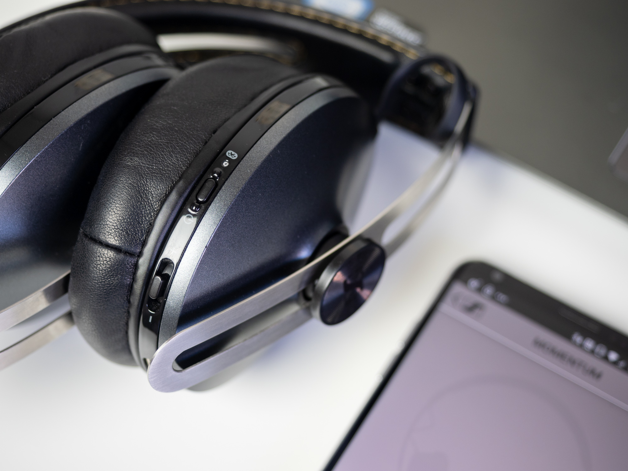 Sennheiser Momentum Wireless M2 - jakie słuchawki bluetooth wybrać? class="wp-image-800965" 
