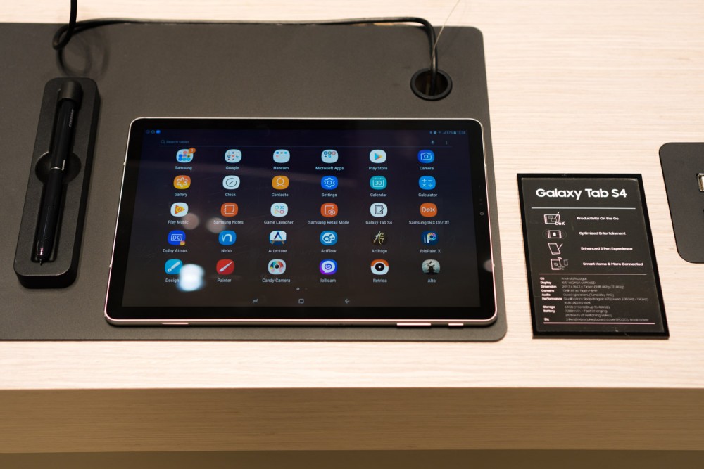 samsung galaxy tab s4 class="wp-image-796303" 
