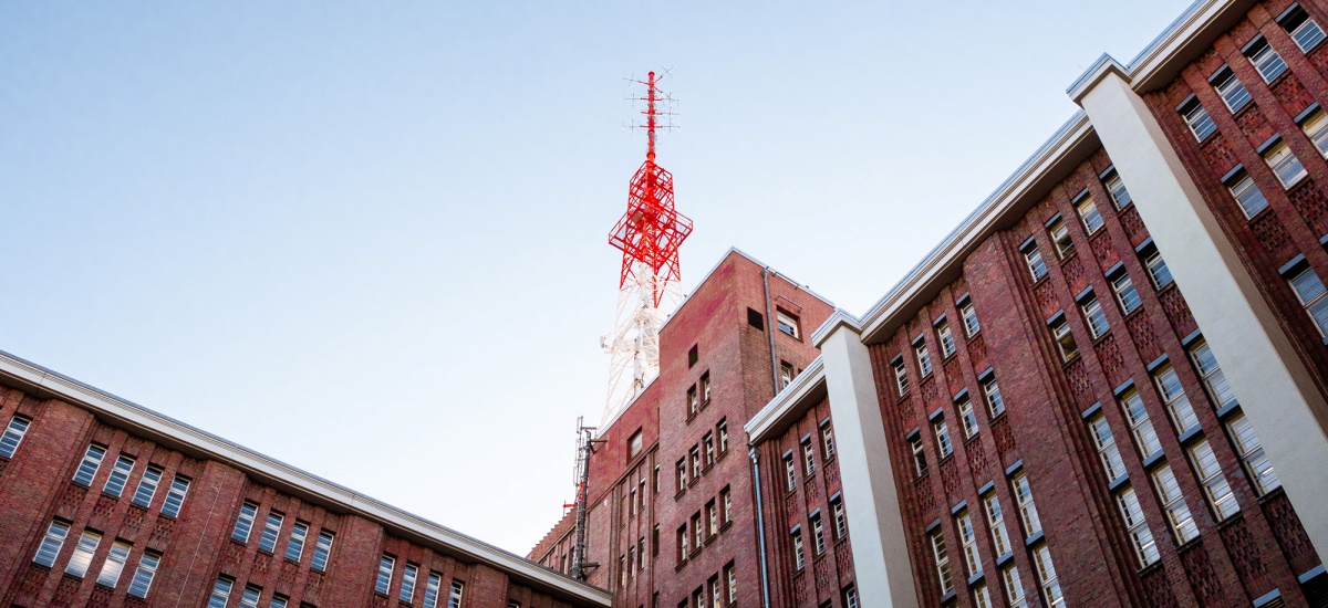 5G w Polsce - co je opóźnia?