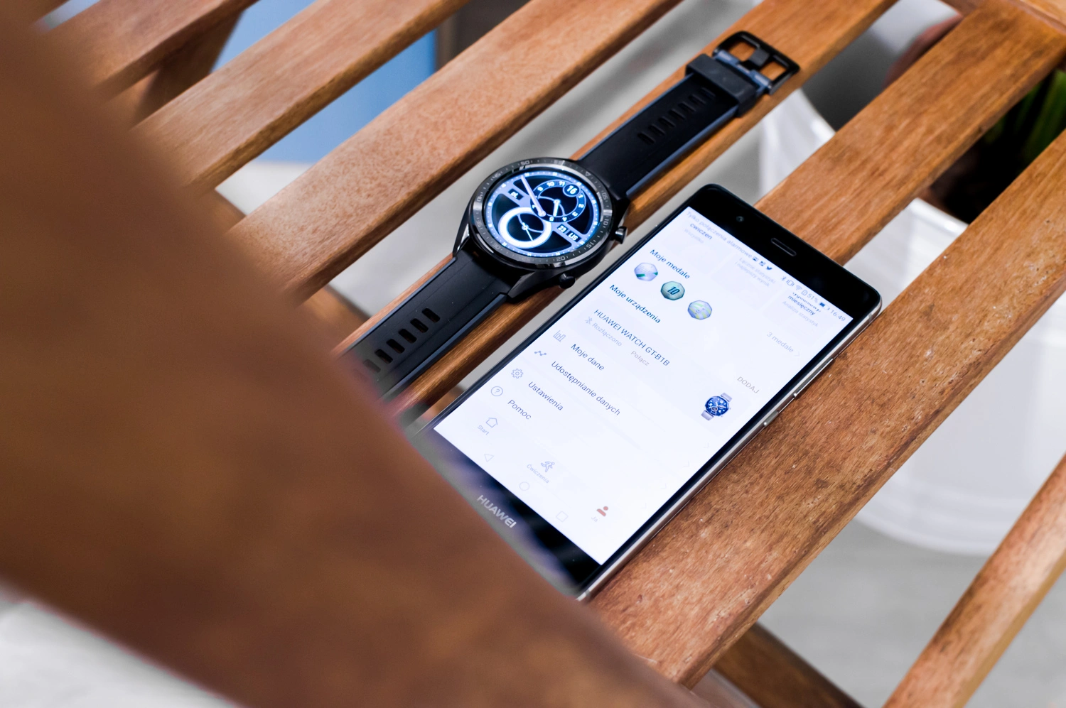 Mniej znaczy więcej. Huawei Watch GT to świetne połączenie opaski sportowej i smartwatcha