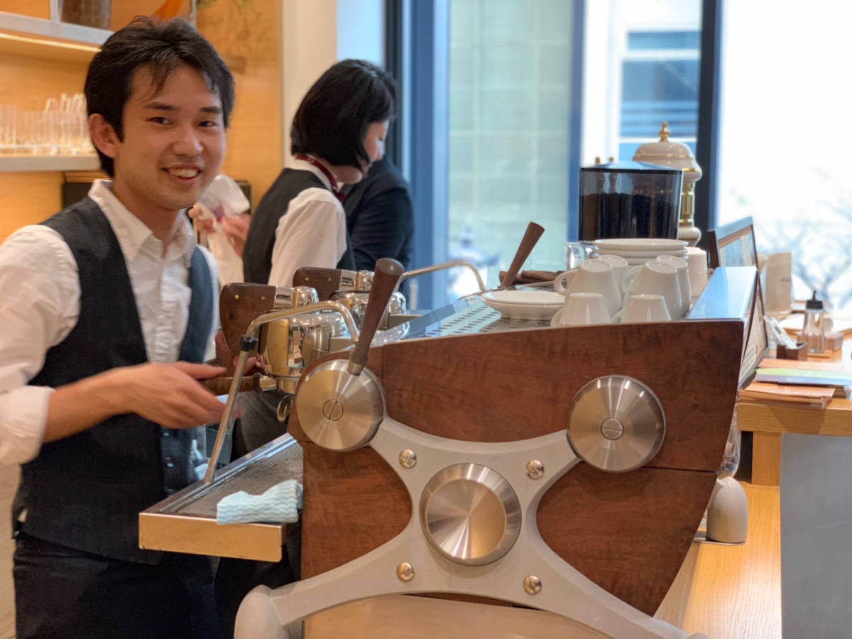 iqos brand store tokio japonia class="wp-image-832388" 