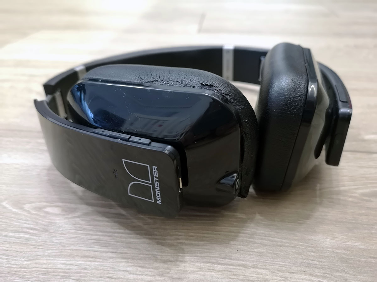 Surface Headphones class="wp-image-840956" 