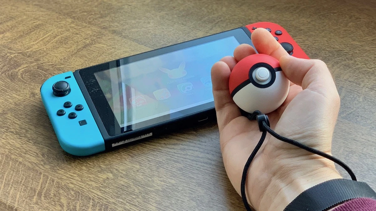 poke ball plus pokemon lets go nintendo switch kontroler class="wp-image-842587"