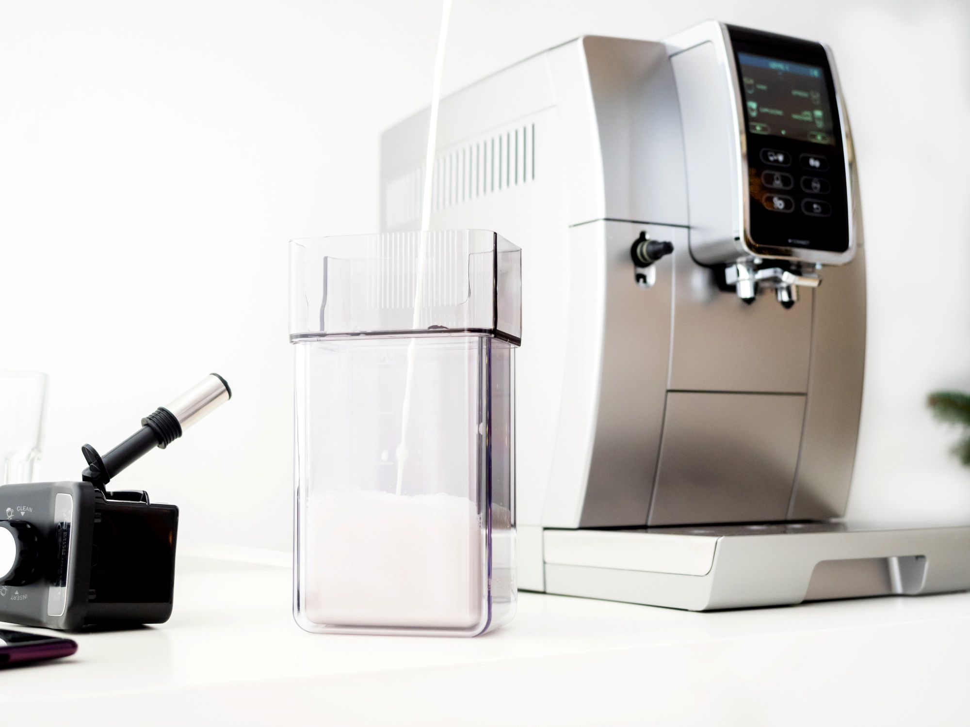 DeLonghi Dinamica Plus - jaki ekspres do kawy wybrać class="wp-image-855743" 