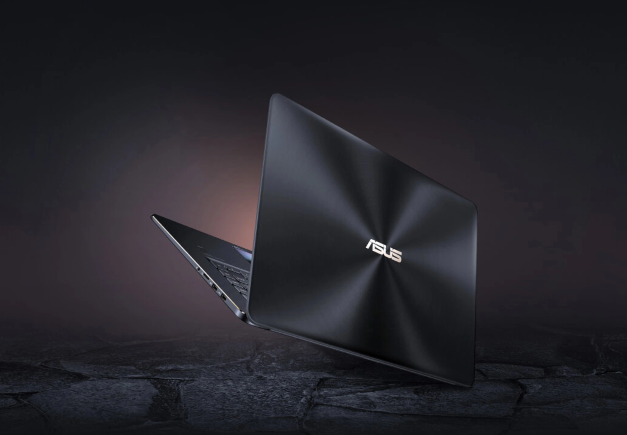 Smartfon dla gracza, router czy monitor? Asus poleca prezenty na święta