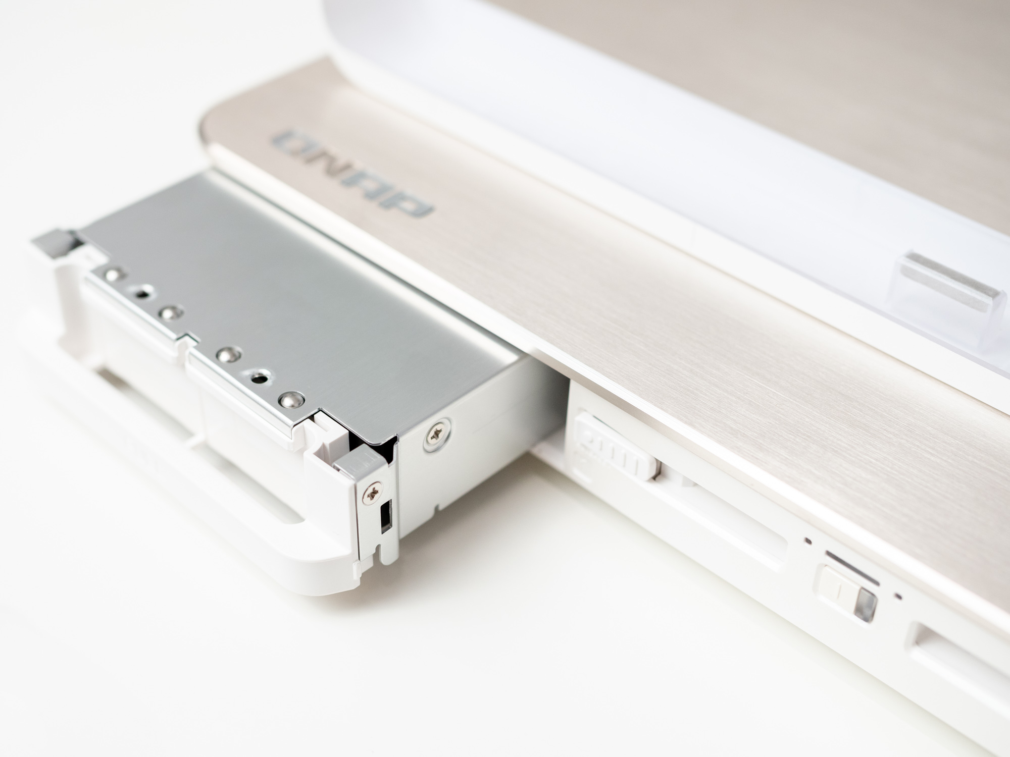 QNAP HS-453DX class="wp-image-849095" 