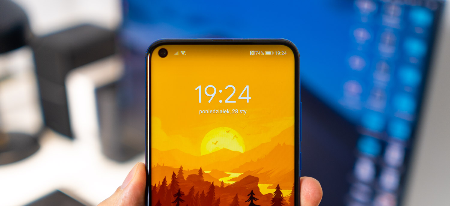 Korzystam ze smartfona z otworem w ekranie i mówię, jak jest
