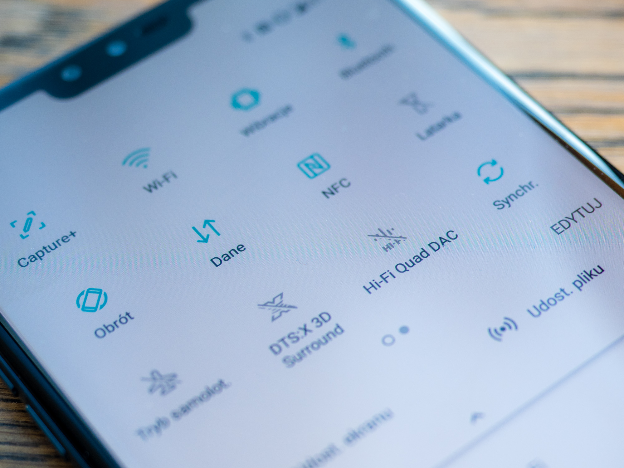 LG V40 ThinQ class="wp-image-889636" 