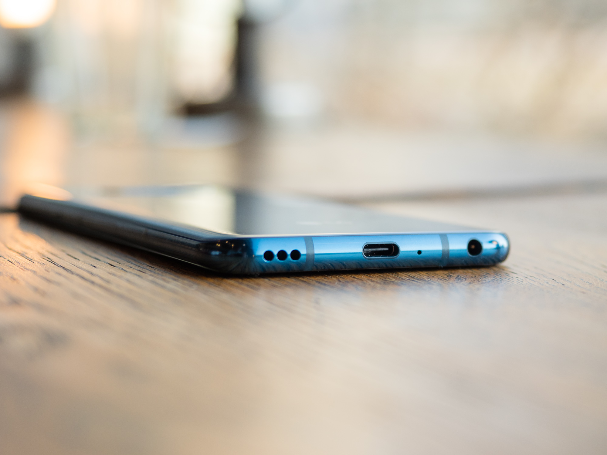 LG V40 ThinQ class="wp-image-889657" 