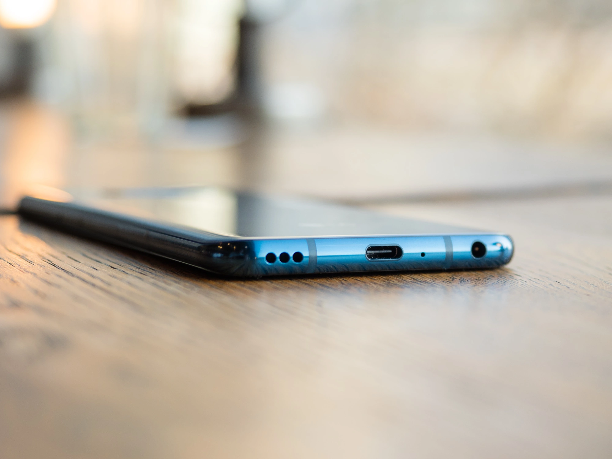 LG V40 ThinQ class="wp-image-889657" 
