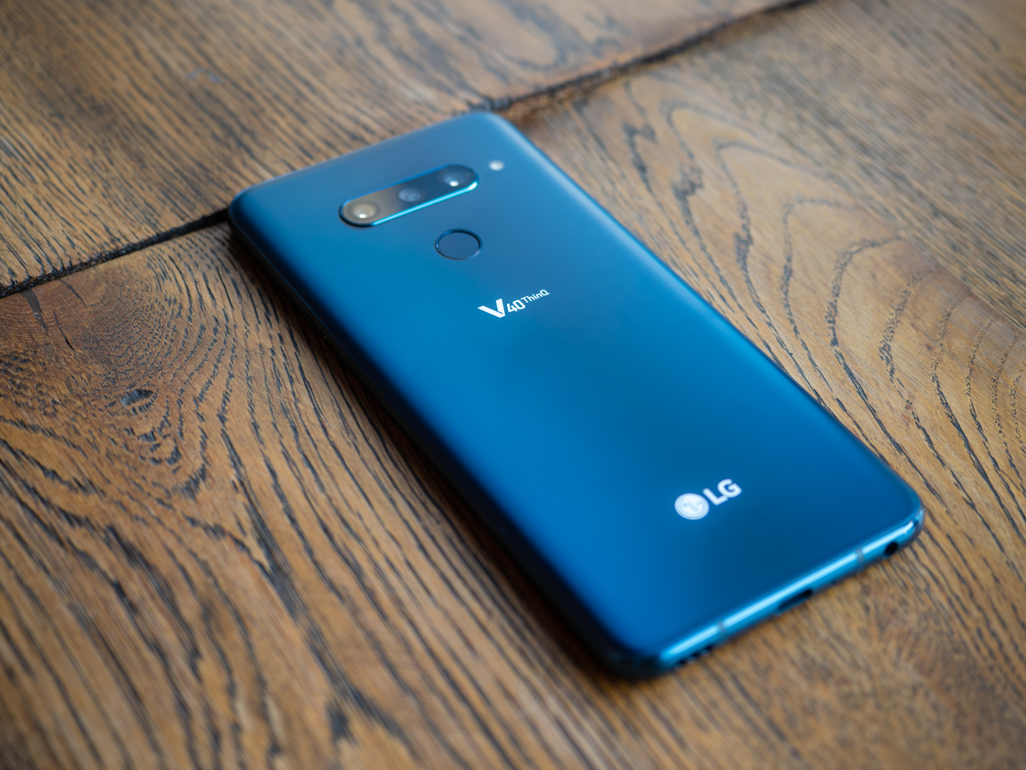 LG V40 ThinQ