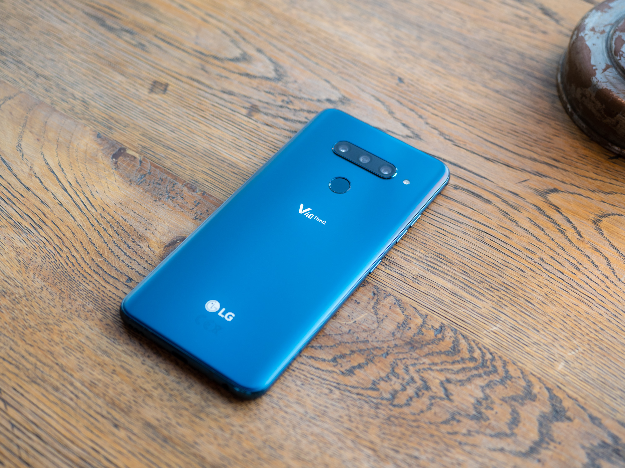 LG V40 ThinQ class="wp-image-889630" 