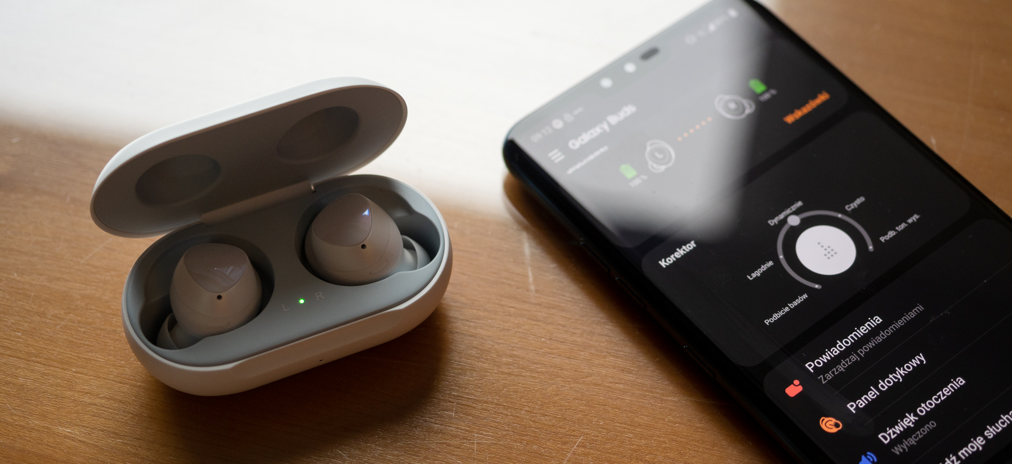 Dla słuchawek Galaxy Buds warto kupić Samsunga Galaxy S10 w przedsprzedaży