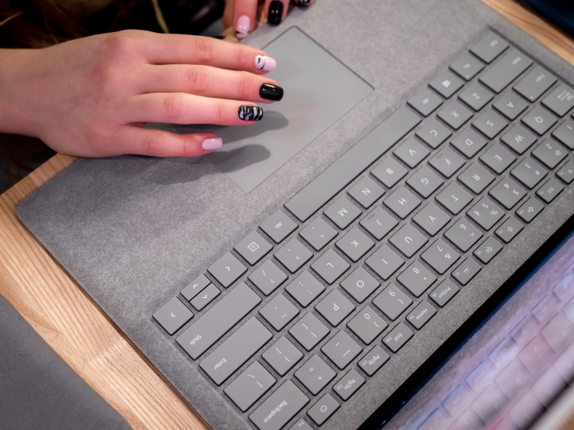 Surface Laptop 2 opinie class="wp-image-884089" 