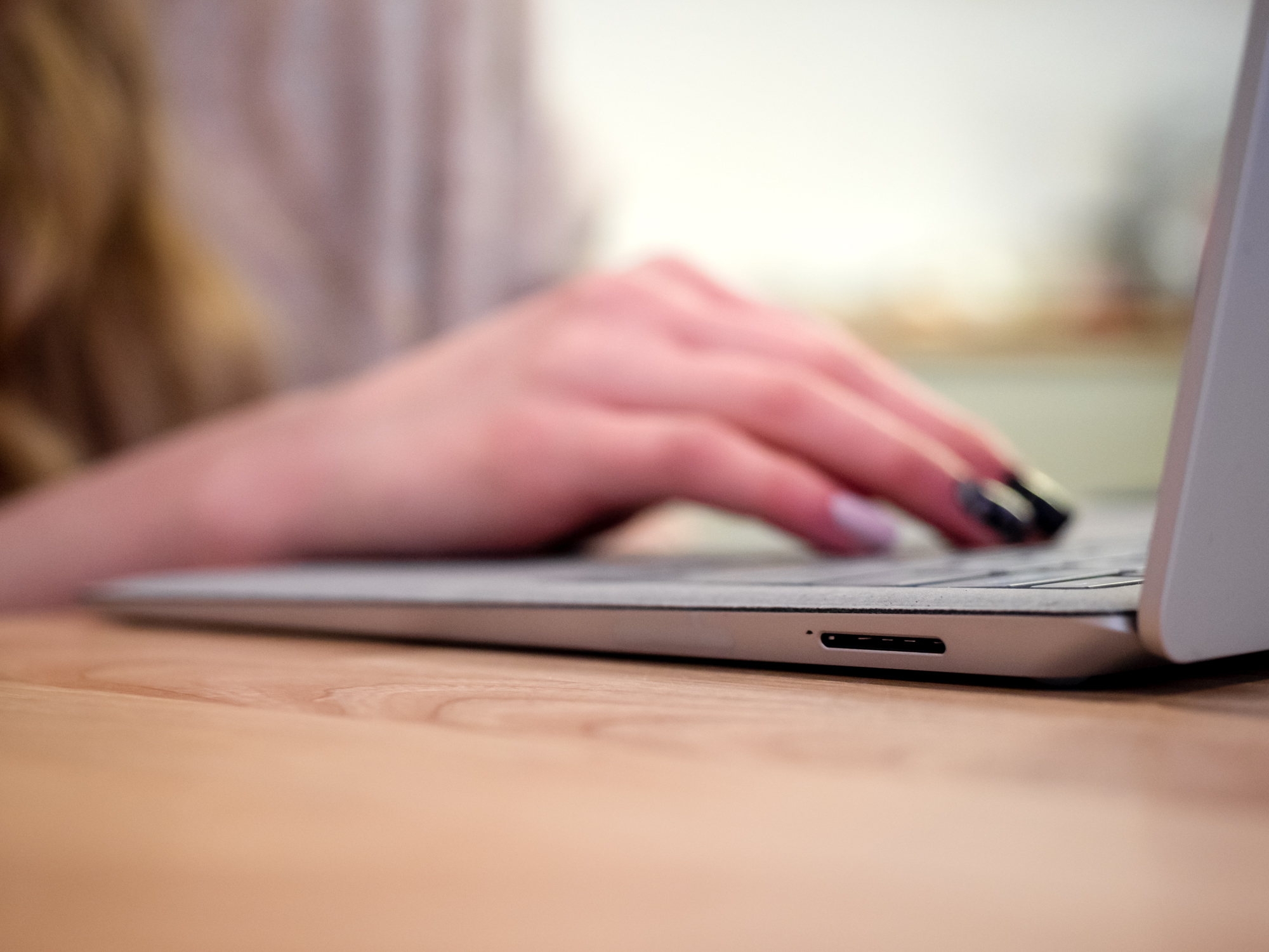 Surface Laptop 2 opinie class="wp-image-884053" 