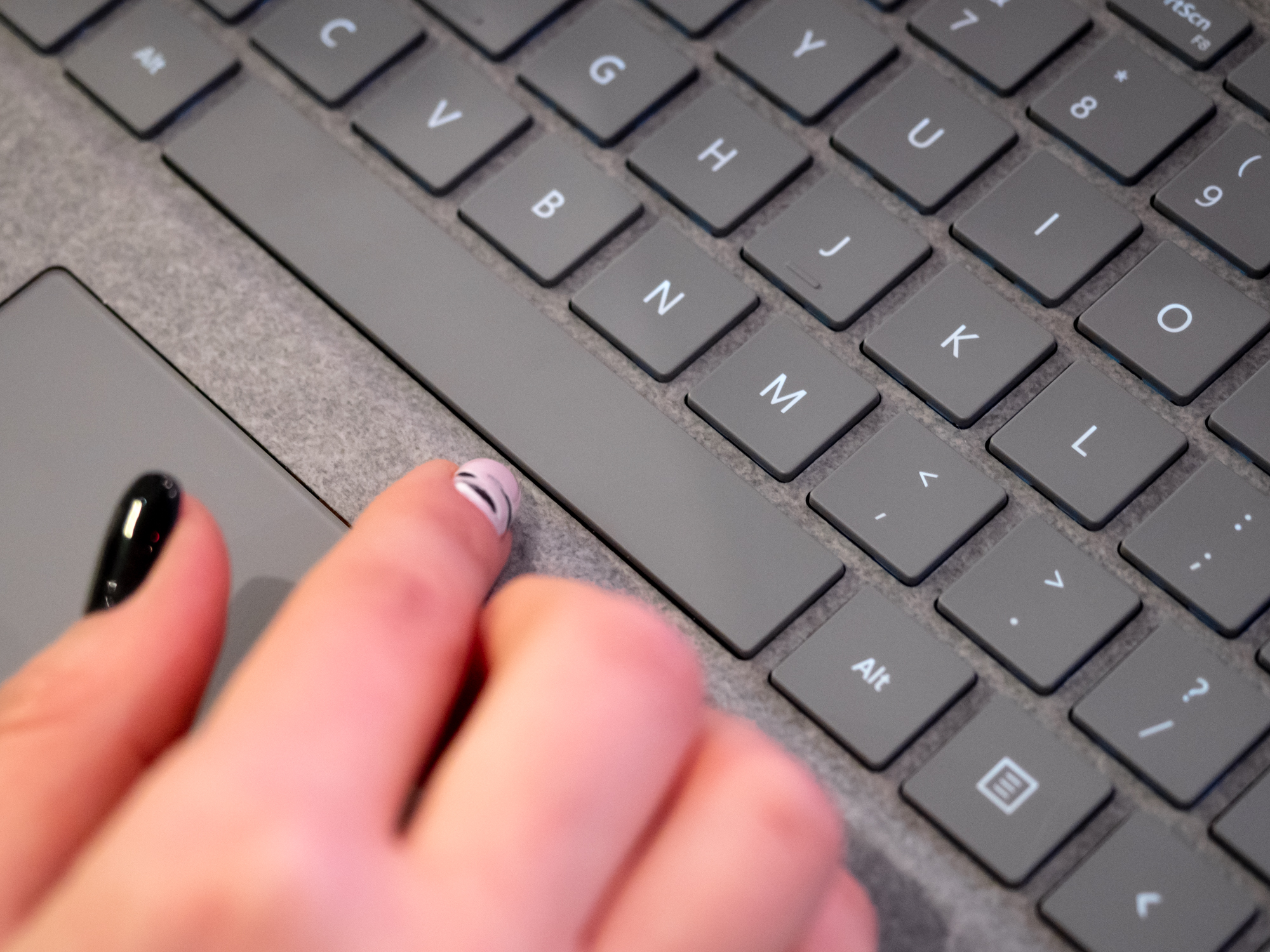 Surface Laptop 2 opinie class="wp-image-884056" 