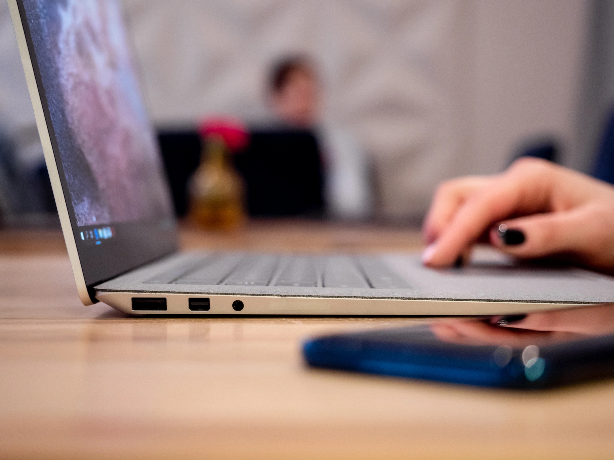 Surface Laptop 2 opinie class="wp-image-884059"