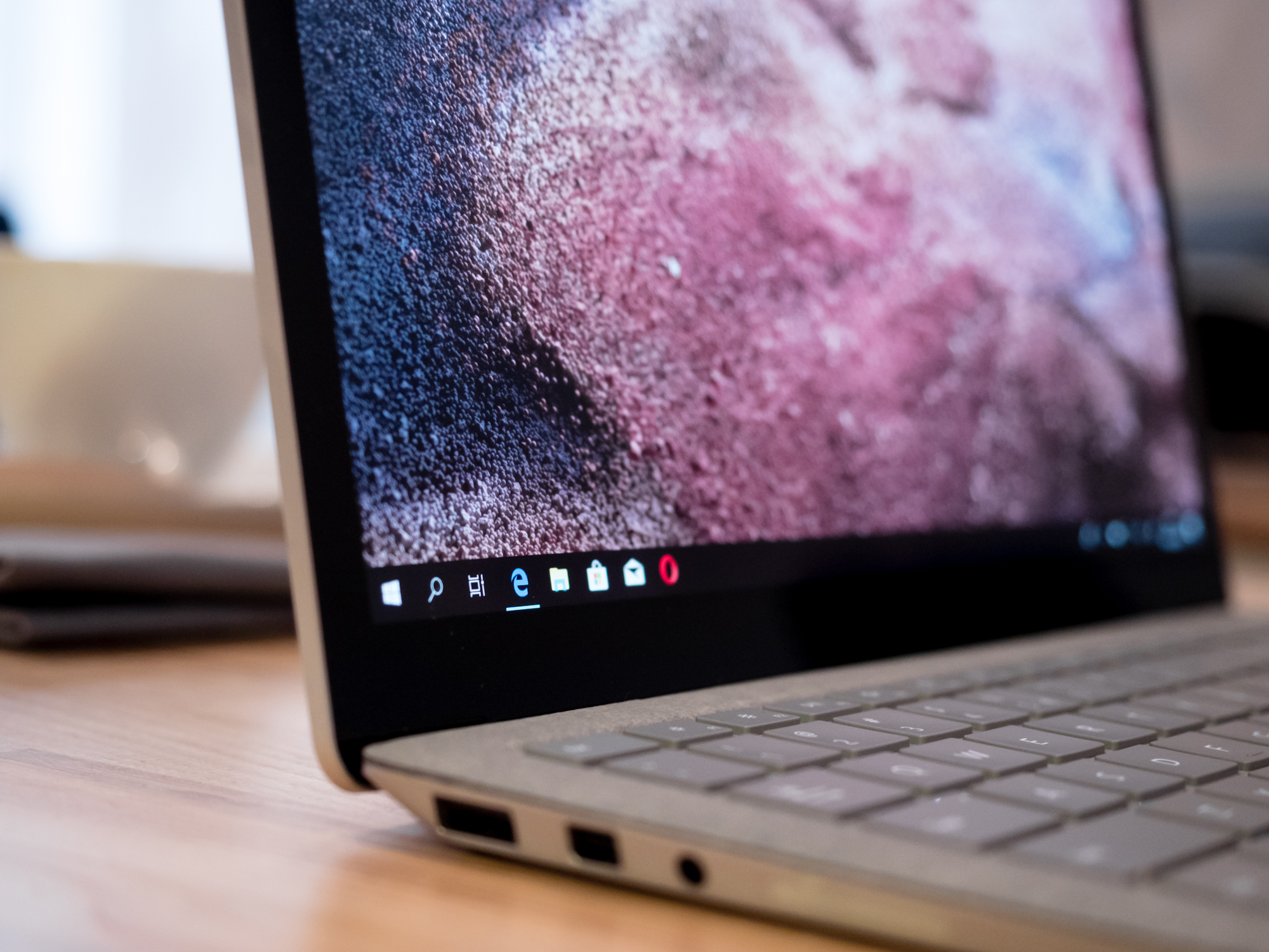 Surface Laptop 2 opinie class="wp-image-884062" 