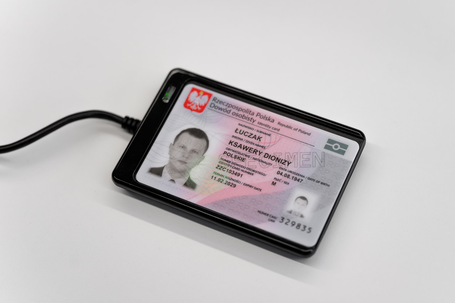 Jak działa polski e-dowód? Test e-dowodu i czytników