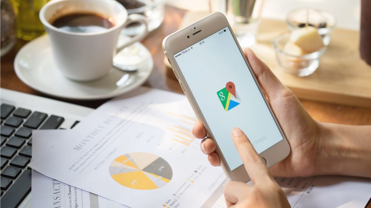 Sterowanie głosem Mapami Google