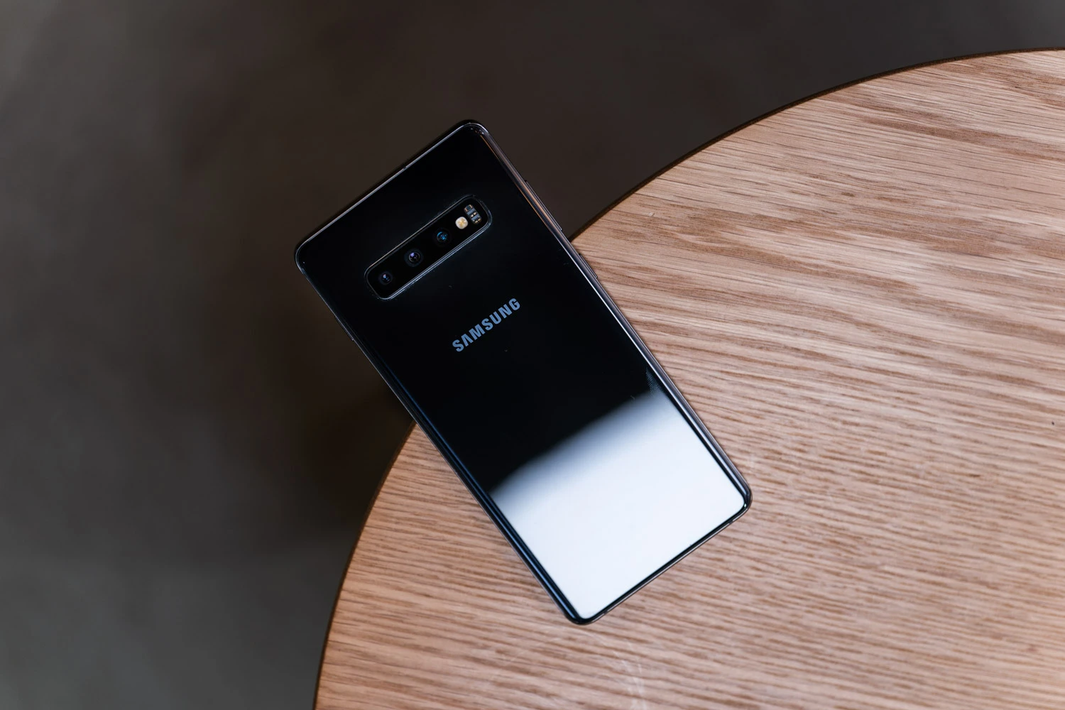 Galaxy S10 Plus aparat class="wp-image-890620" 