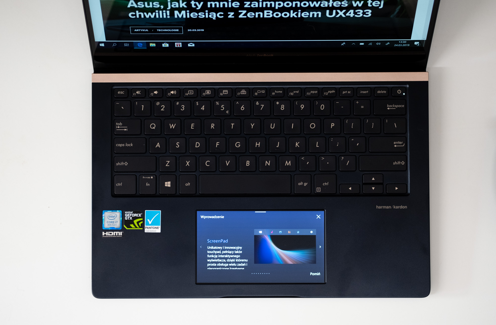 Asus UX480 - screenpad class="wp-image-910299" 