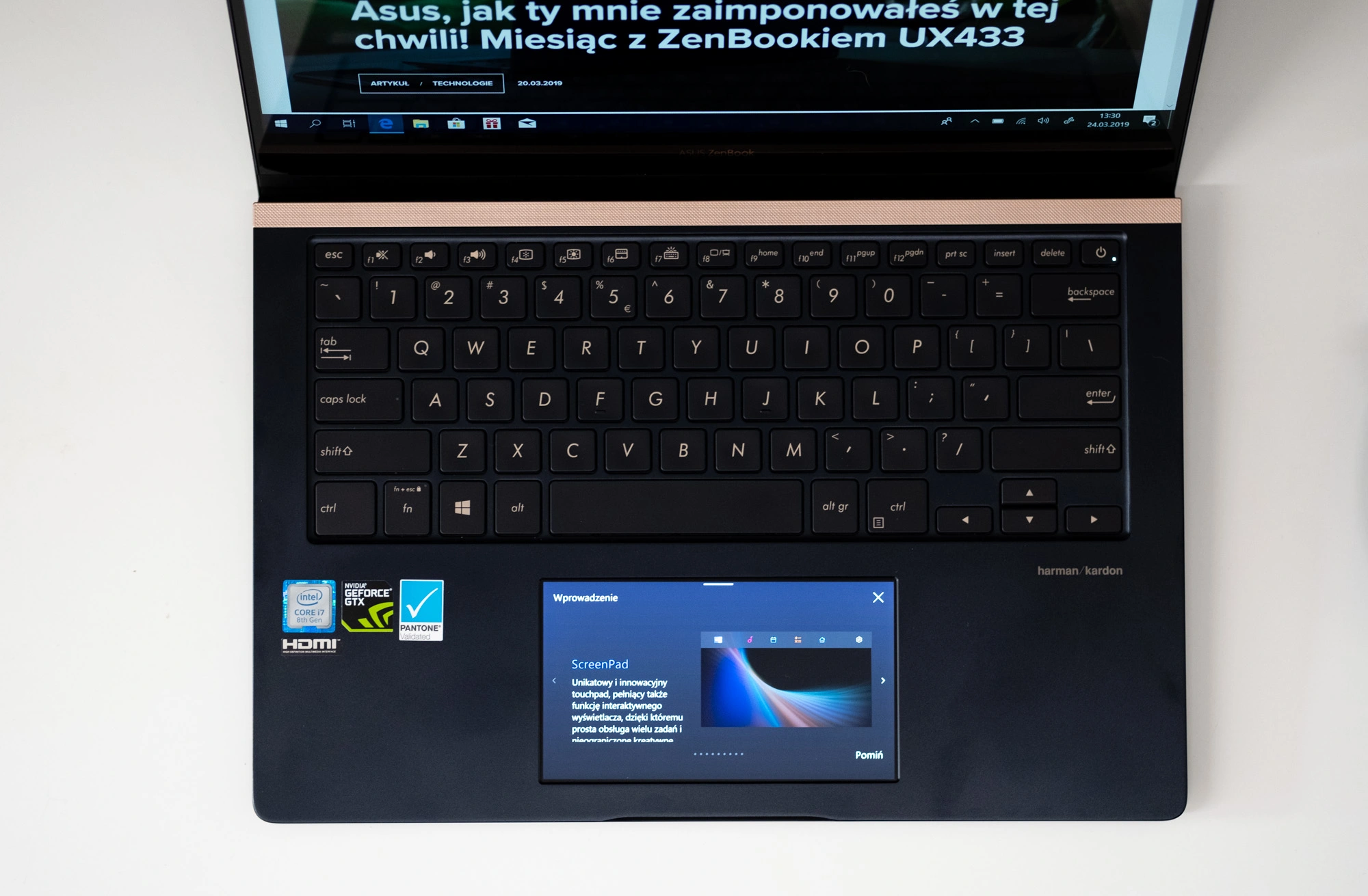 Asus UX480 - screenpad class="wp-image-910299" 