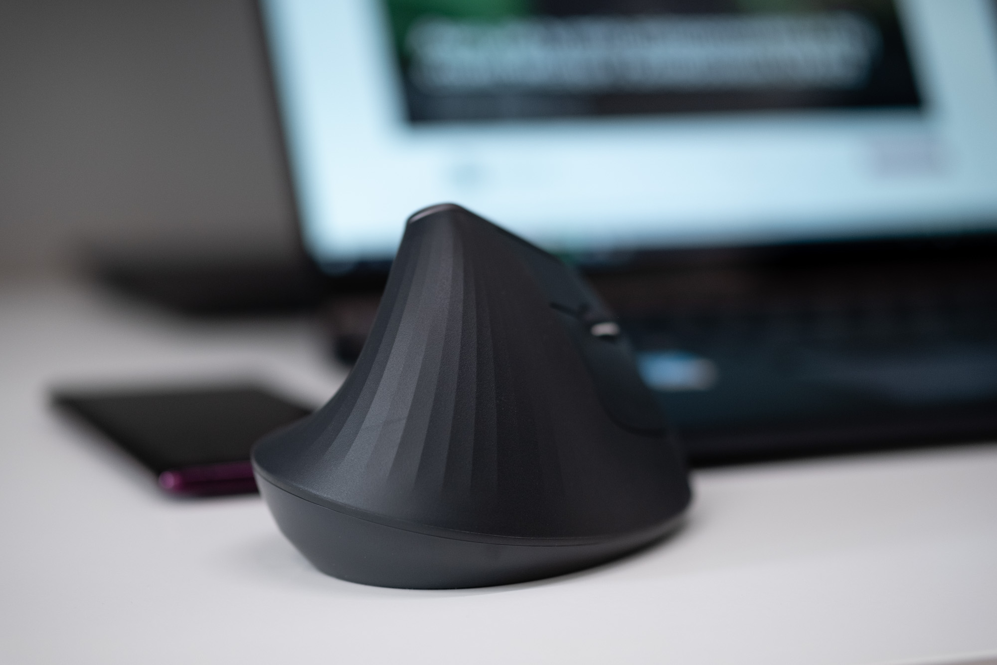Logitech MX Vertical, pionowa myszka, opinie class="wp-image-910269" 