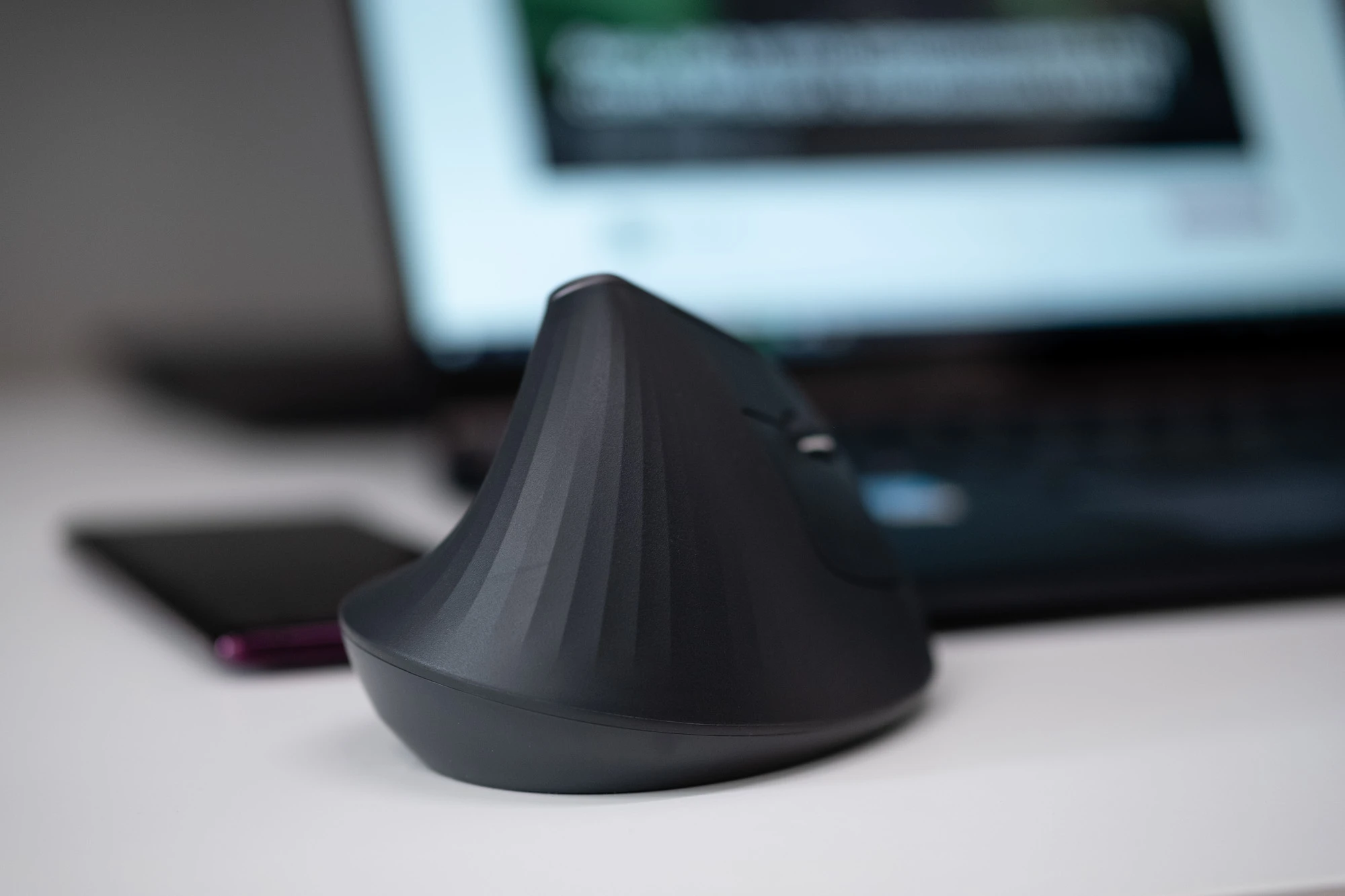 Logitech MX Vertical, pionowa myszka, opinie class="wp-image-910269" 