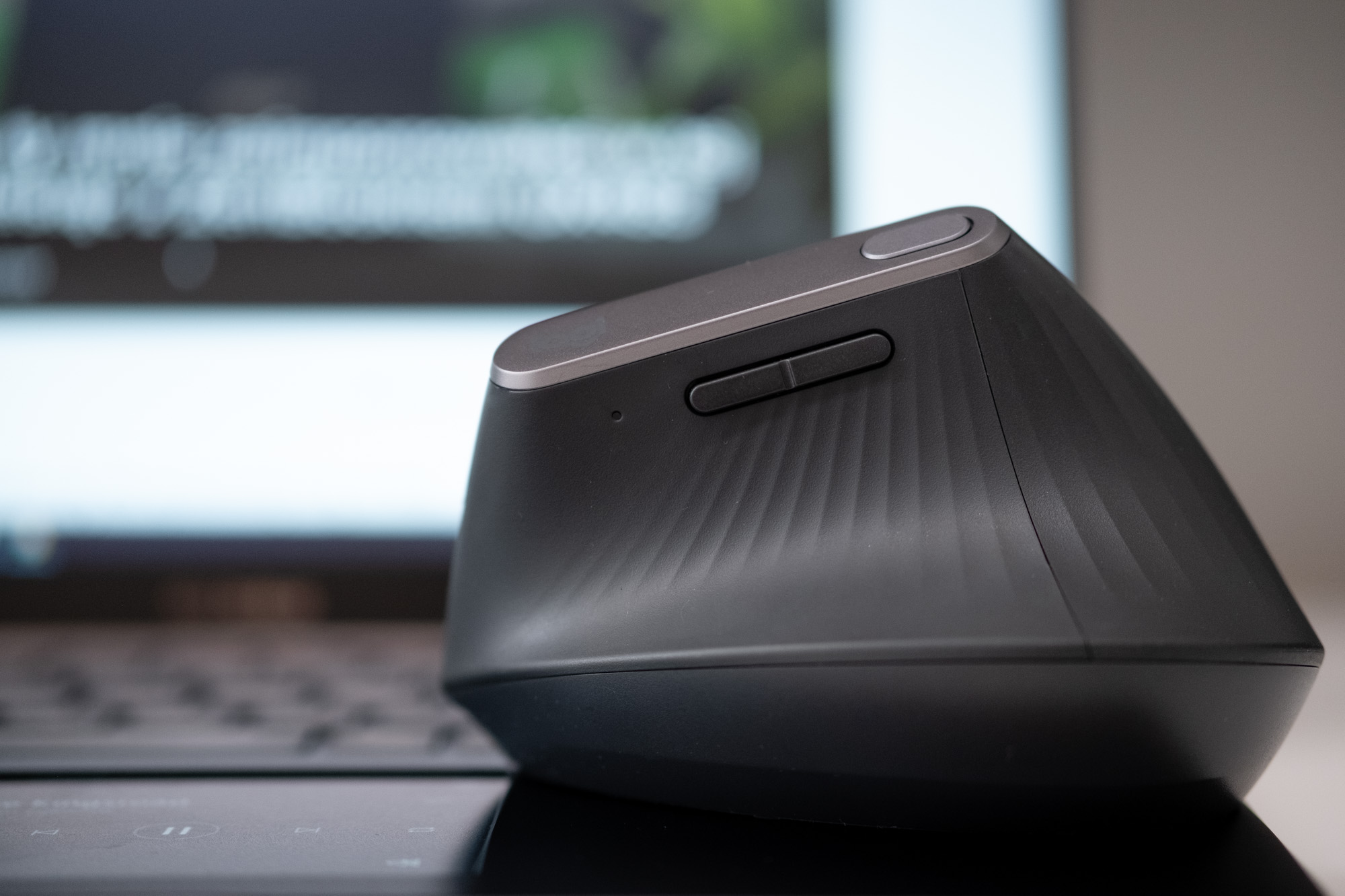 Logitech MX Vertical, pionowa myszka, opinie class="wp-image-910278" 
