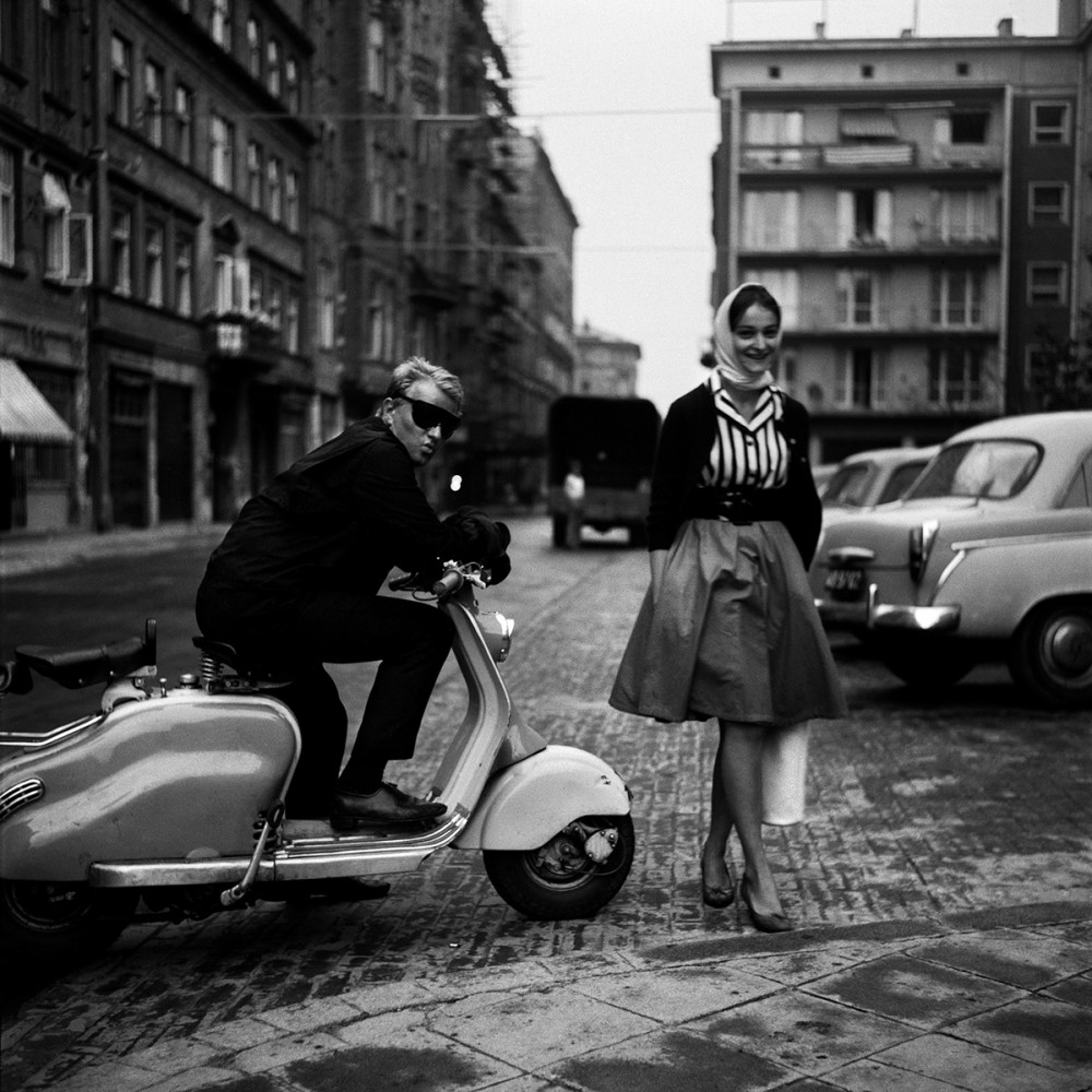 Fotograf Eustachy Kossakowski i Joanna Matylda Fiszer, 1960. Fot. Tadeusz Rolke/Agencja Gazeta class="wp-image-901449" 
