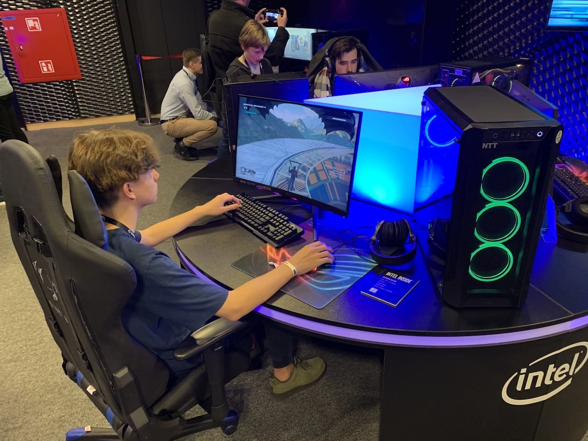 iem 2019 komputery 27 class="wp-image-897373" 
