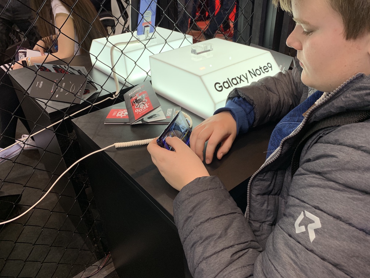 iem 2019 mobile galaxy note 9 fortnite 5 class="wp-image-897283" 
